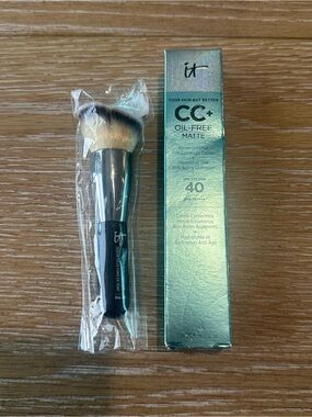it cosmetics CC+ Oil-Free Matte SPF 40 with Powder Foundation Brush Color Tan